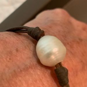 Wendy Minot single freshwater pearl bracelet white